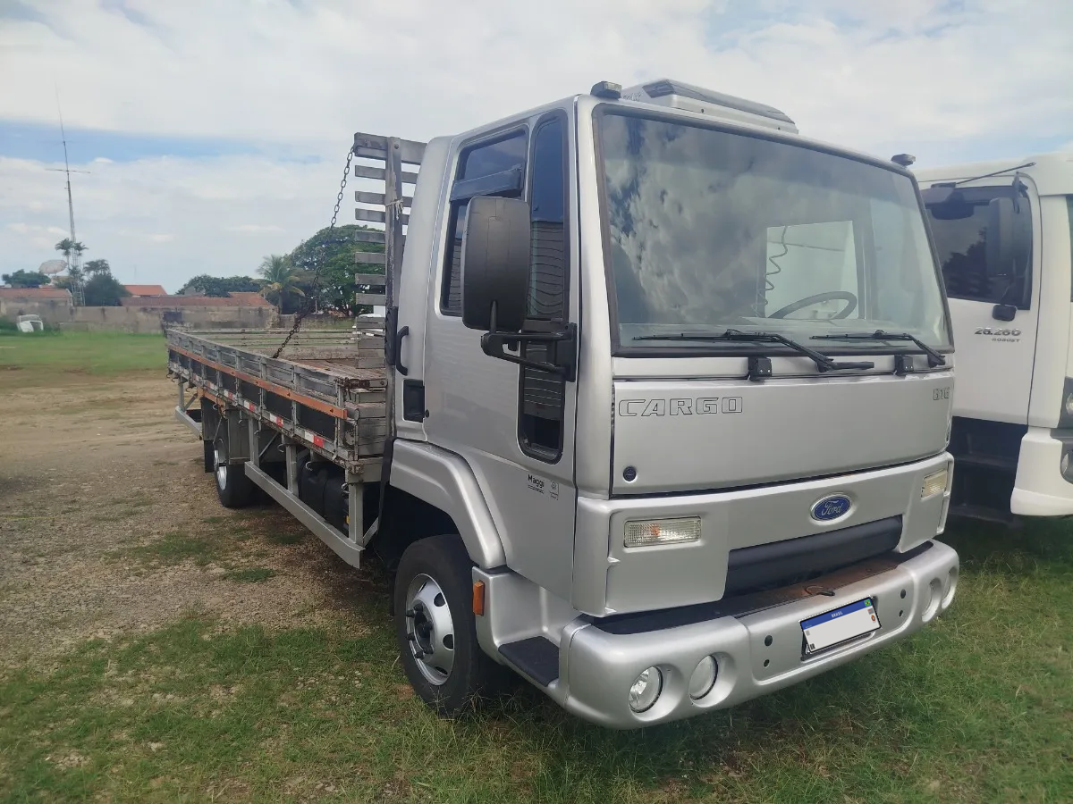 Ford Cargo 816 S – 2013/2013 | Manual | 553.432 km